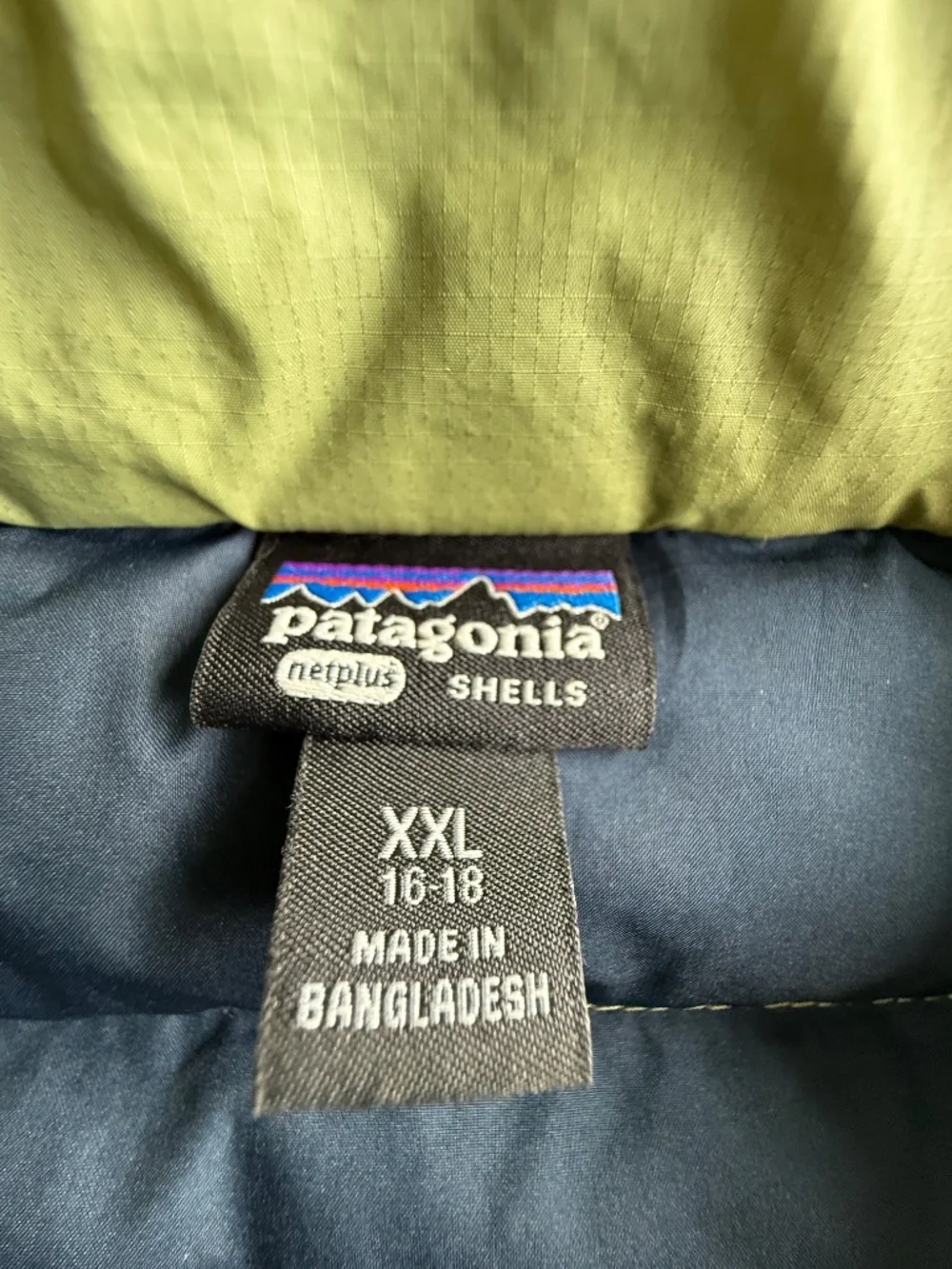 Patagonia Kids XXL 16-18 Down Sweater Jacket Green Puffer Youth Unisex